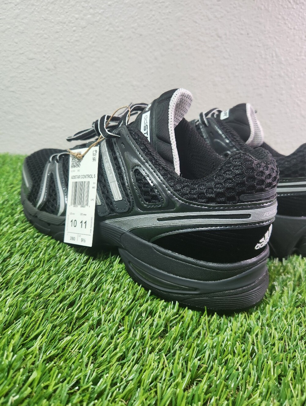 Size 10-Men’s adidas Adistar Control 5 Core Black Cloud White Carbon KI6150 NEW - Picture 6 of 9
